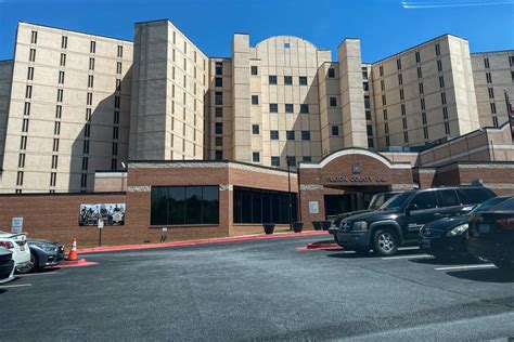 One dead, four injured in stabbings at notorious jail in Atlanta that’s under federal investigation